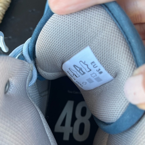 P448 size 8 Blue High-Top Sneakers fit snug - Picture 3 of 4